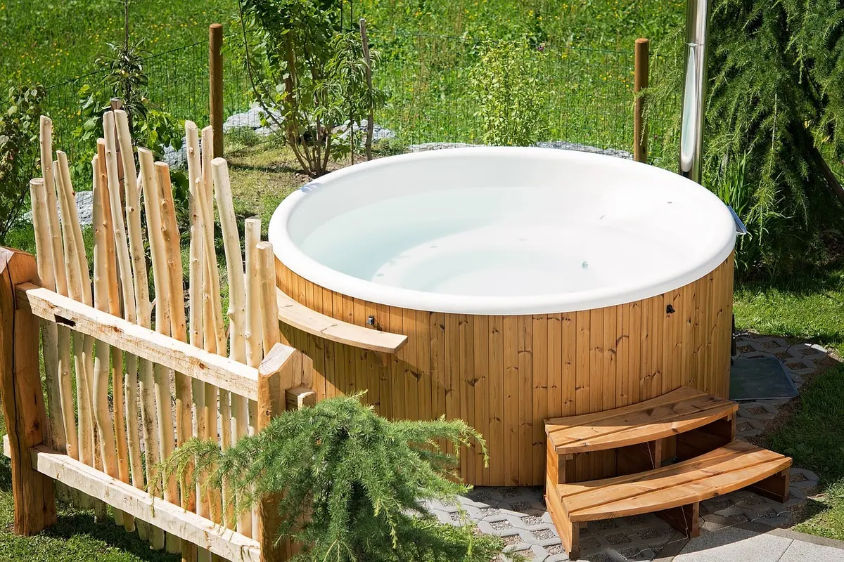 hot tub in the cotswolds