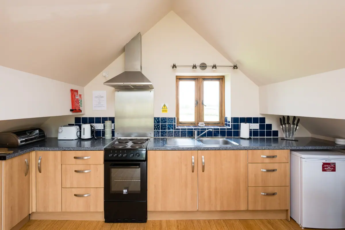 The annexe kitchen with its blue tiled splashback